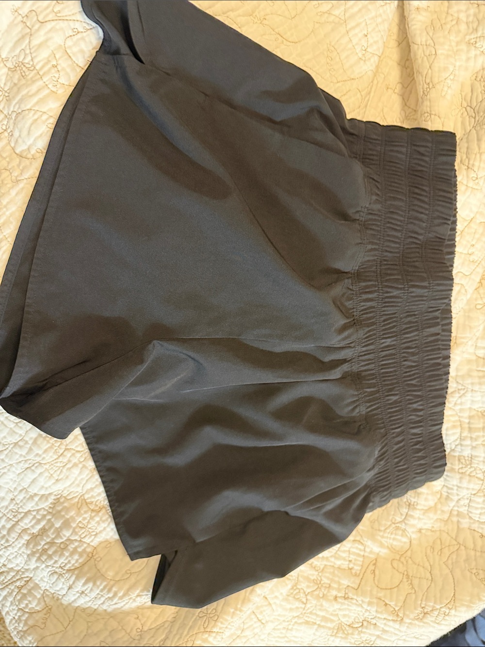 Old Navy extra high waisted crinkle run shorts 3” - Picture 5 of 5